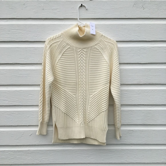 Banana Republic Sweaters - NWT Off white Banana republic cable knit sweater Banana Republic Sweaters - NWT Off white Banana republic cable knit sweater